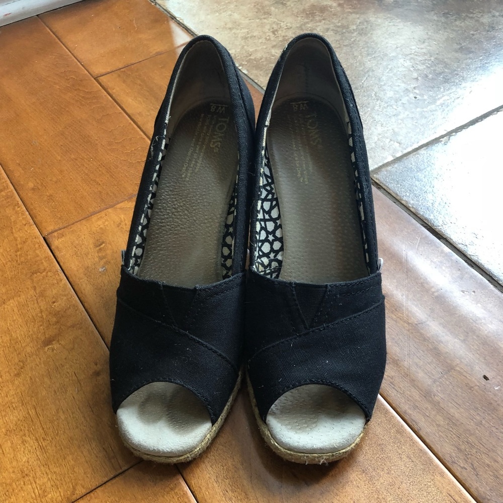 TOMS Wedges- Size 8